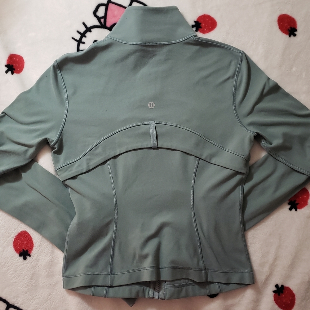 SOLD - Cropped Lulu Define Jacket - Picture 2 of 3